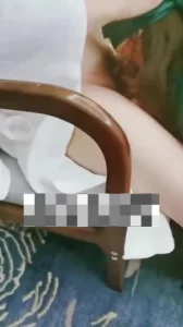 黑丝高跟老婆3p单男